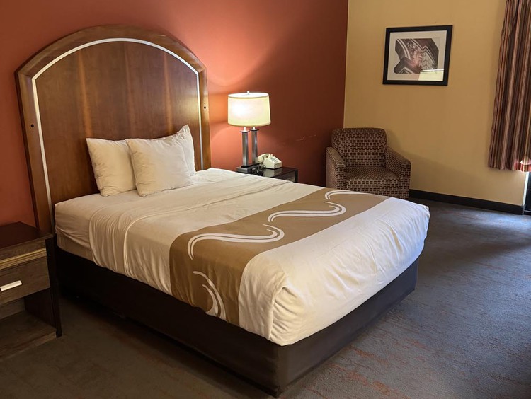 Standard Queen Room