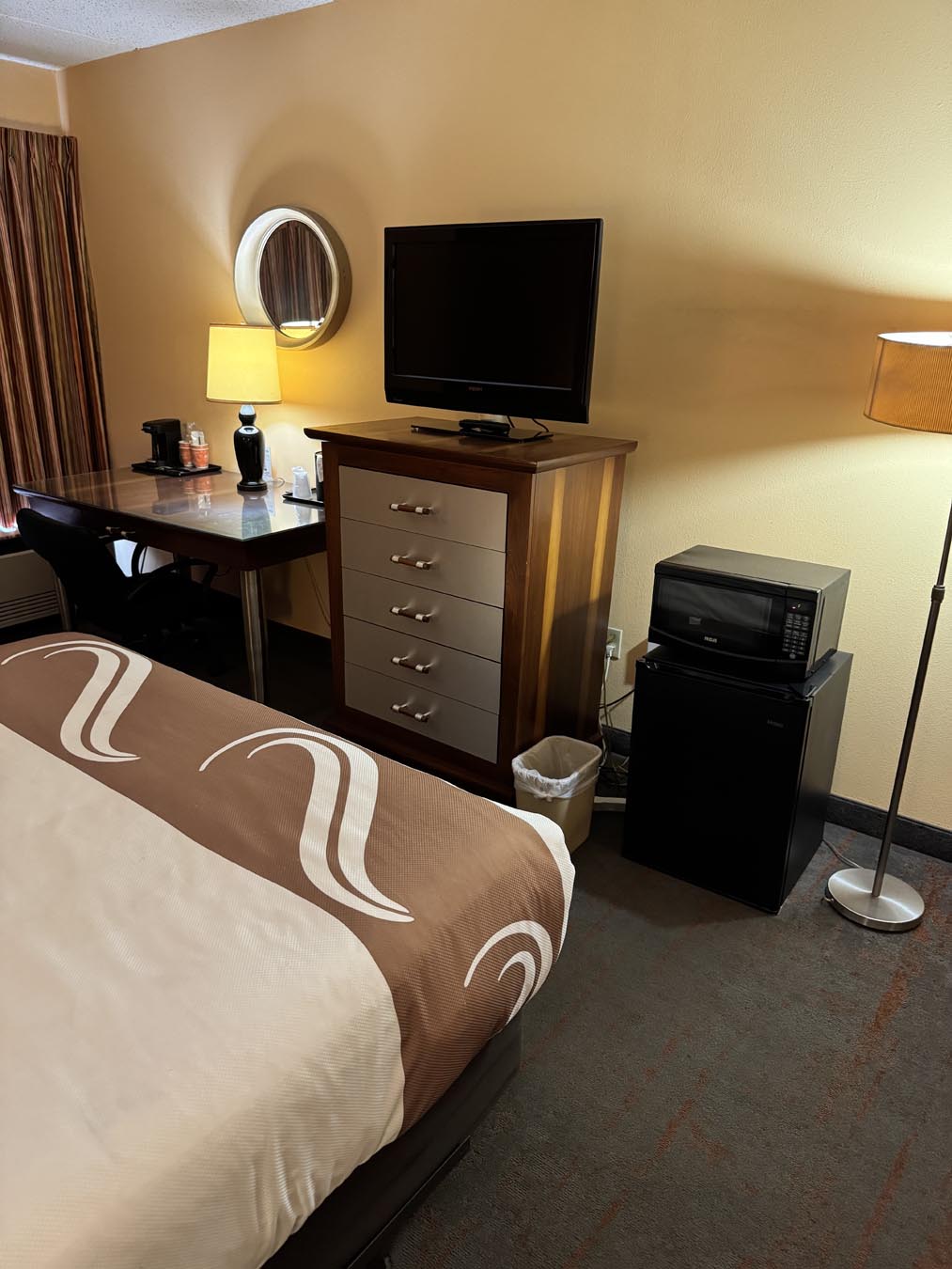 Queen bed facing TV